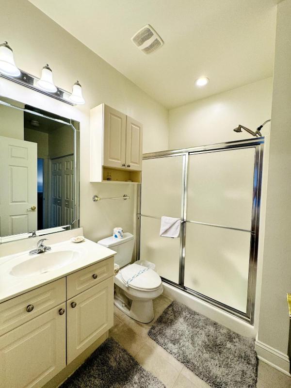Gorgeous top floor 3BR condo at Magnolia Pointe - image 16