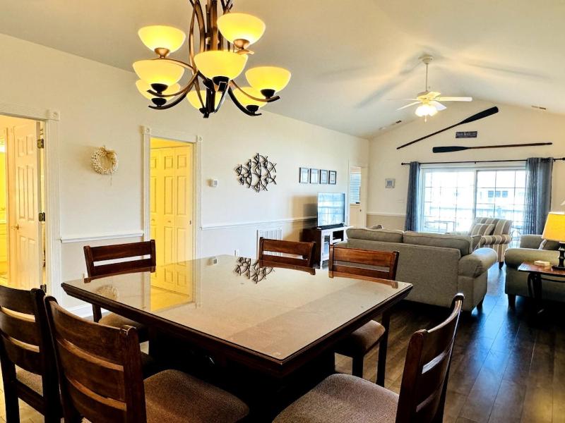 Gorgeous top floor 3BR condo at Magnolia Pointe - image 37