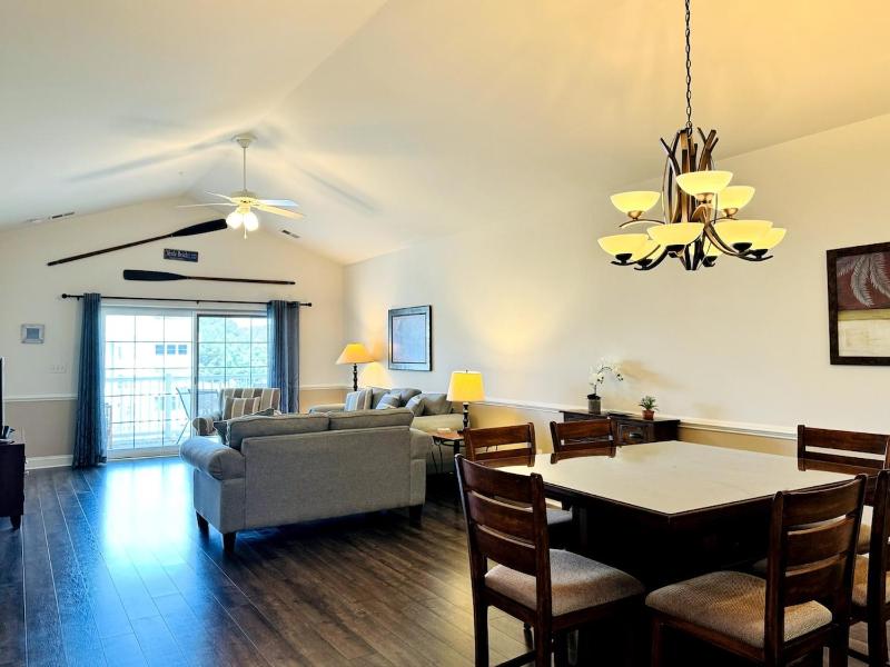 Gorgeous top floor 3BR condo at Magnolia Pointe - image 13