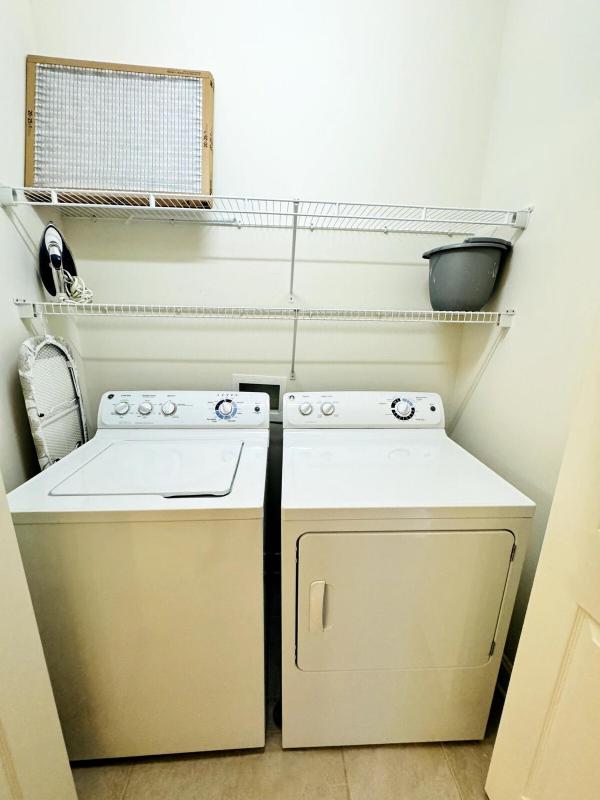 Gorgeous top floor 3BR condo at Magnolia Pointe - image 40