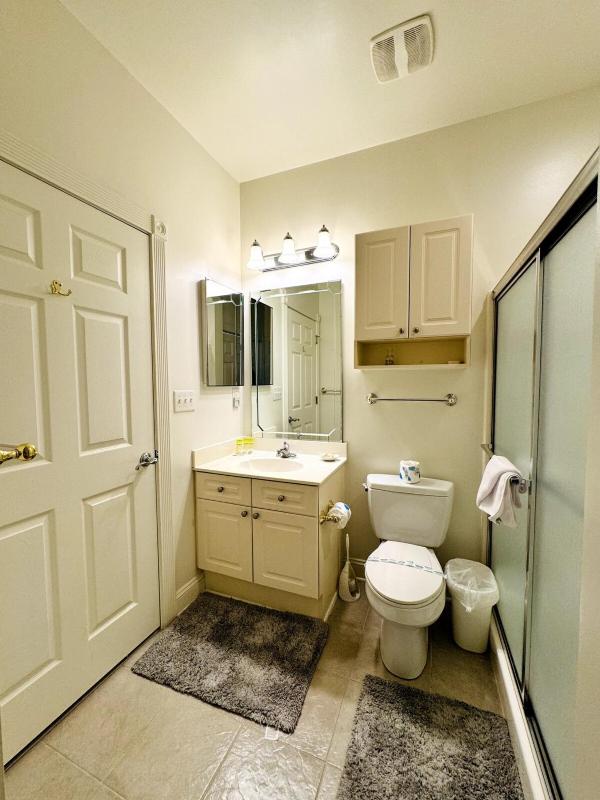Gorgeous top floor 3BR condo at Magnolia Pointe - image 34