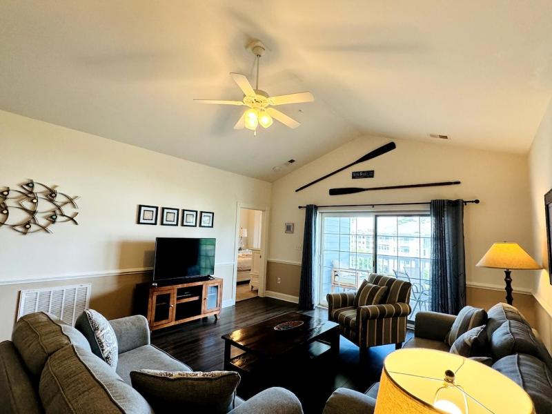 Gorgeous top floor 3BR condo at Magnolia Pointe - image 39