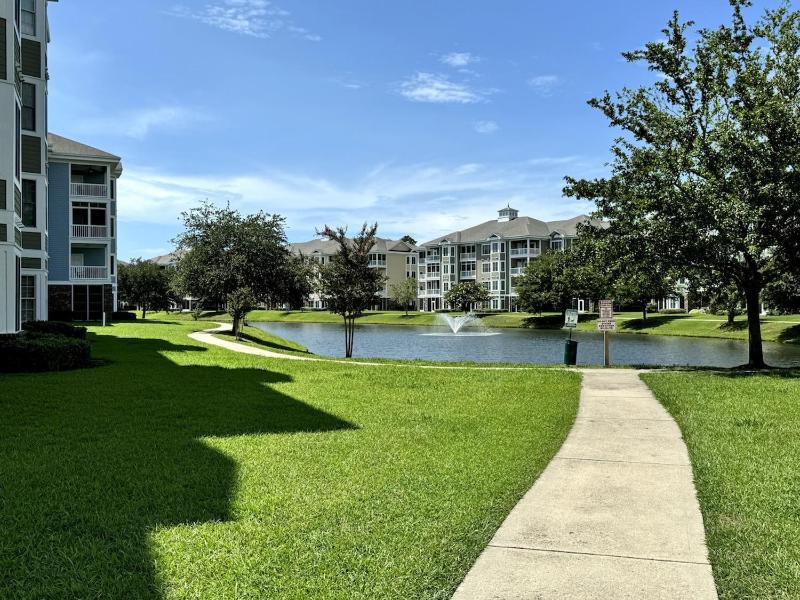 Gorgeous top floor 3BR condo at Magnolia Pointe - image 25
