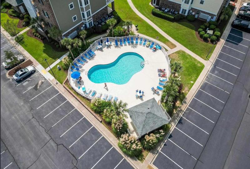 Lovely First floor 2BR condo - image 18