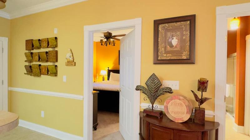 Lovely First floor 2BR condo - image 7