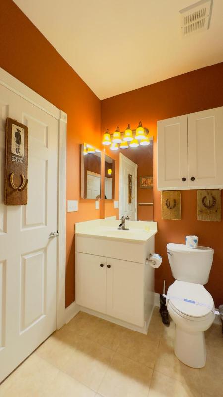 Lovely First floor 2BR condo - image 38