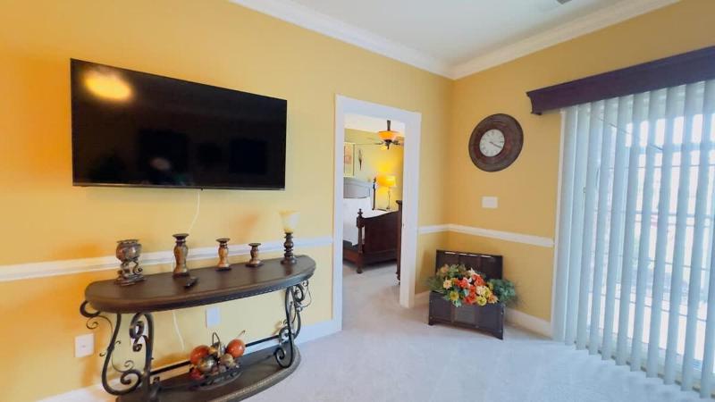 Lovely First floor 2BR condo - image 20