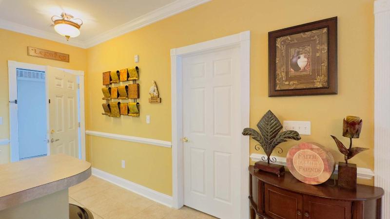 Lovely First floor 2BR condo - image 21