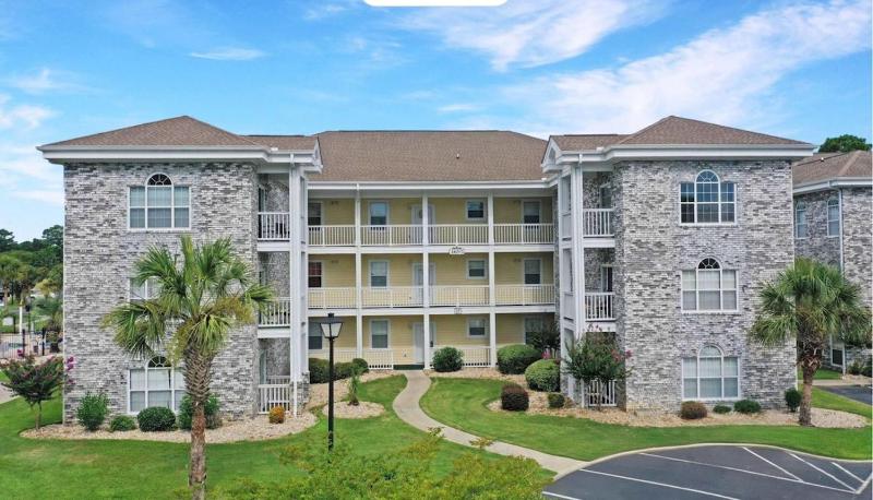 Incredible 1BR condo ground floor - image 16
