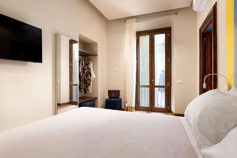 Suite with Balcony image 3