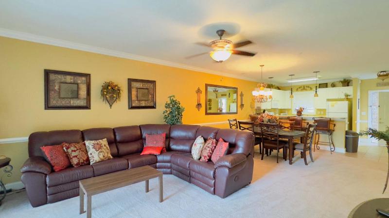 Lovely First floor 2BR condo - image 8
