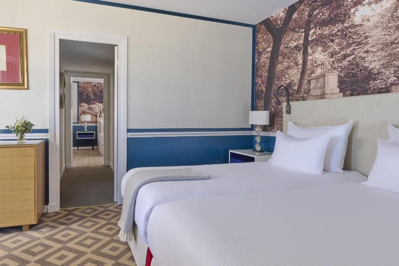 Two-Bedroom Deluxe Suite with Patio View image 3