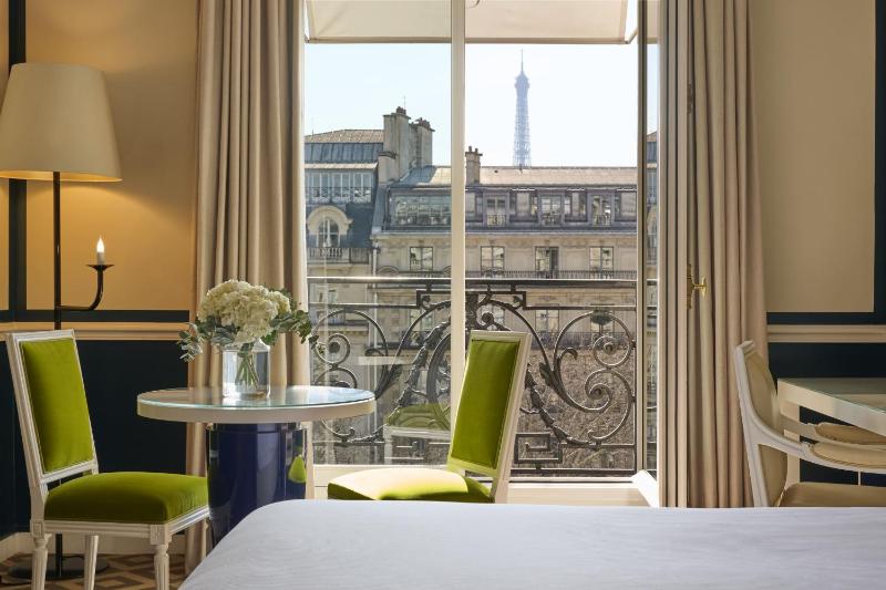 Executive Suite with Champs Elysées View image 4