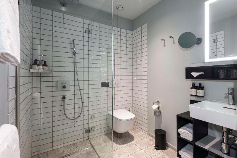 Standard Double Room image 2