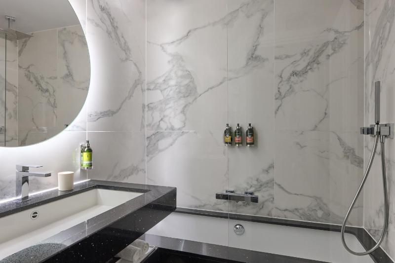 One-Bedroom Executive Suite with Champs Elysées View image 2