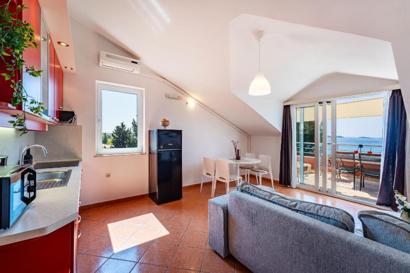 One-Bedroom Apartment - Sea Side image 1