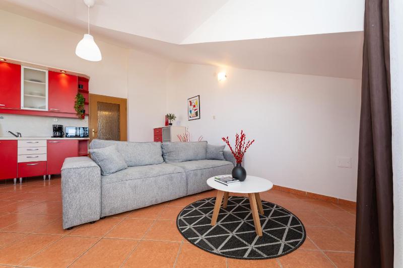One-Bedroom Apartment with Balcony and Sea View image 4