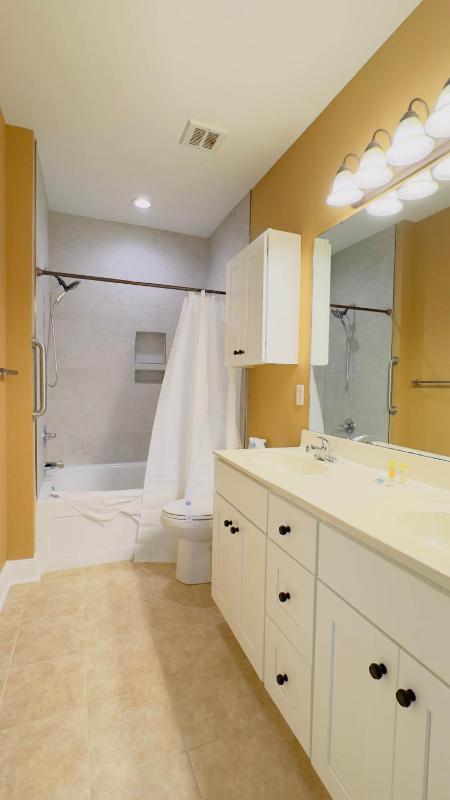 Lovely First floor 2BR condo - image 29