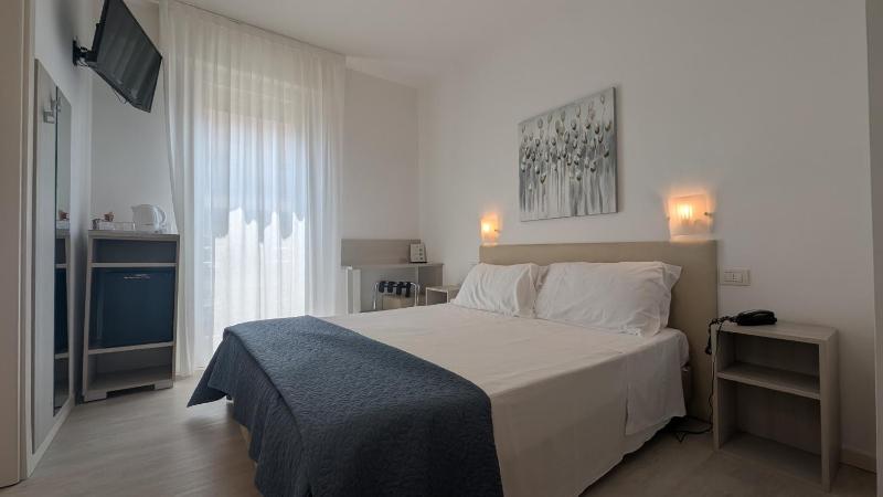 Double or Twin Room image 3