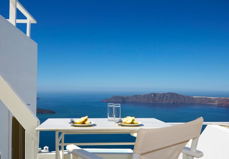 Superior Suite with Caldera View image 3