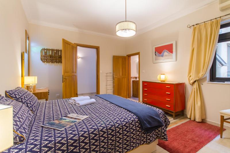 A Magnificent Sunny Seafront Apart Sliema - Happy Rentals - image 16