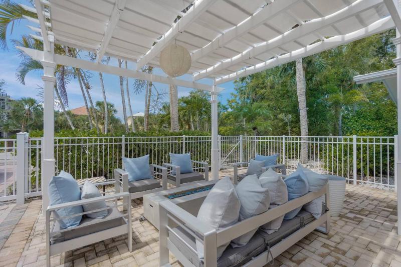 Dockside Getaway on Avenida - image 5