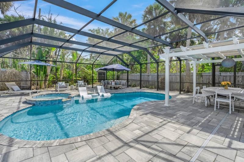 Dockside Getaway on Avenida - image 1