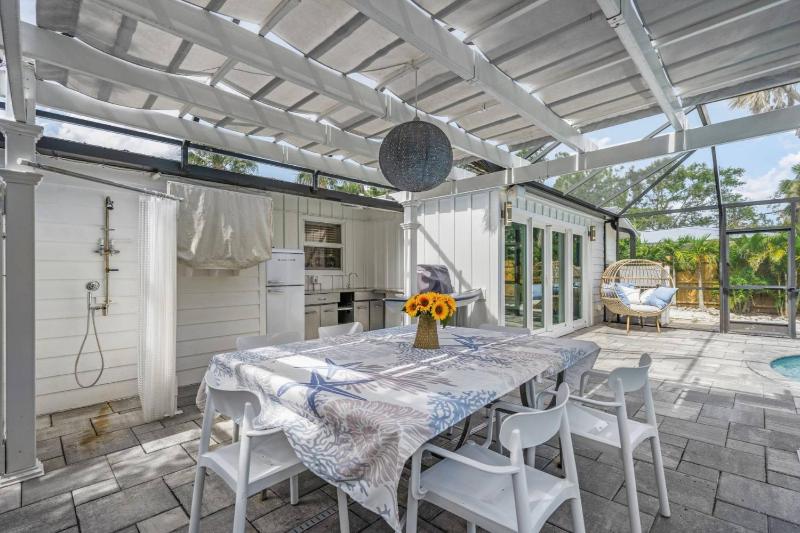 Dockside Getaway on Avenida - image 42