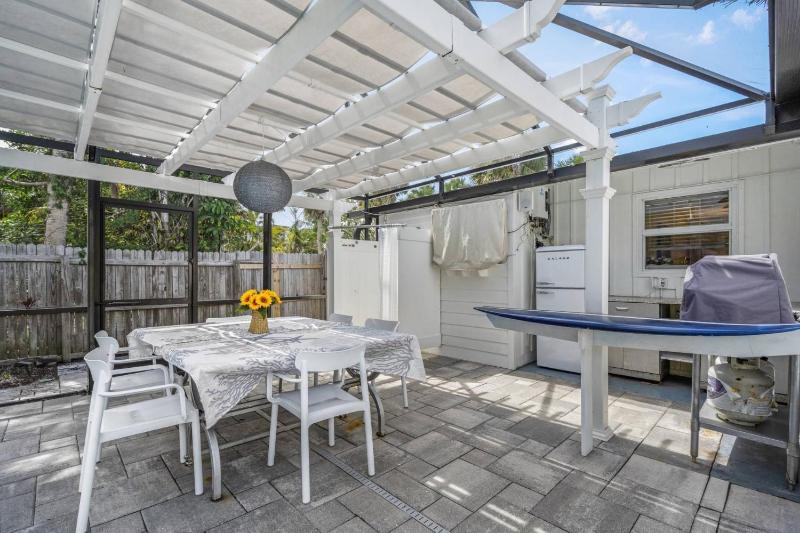 Dockside Getaway on Avenida - image 29