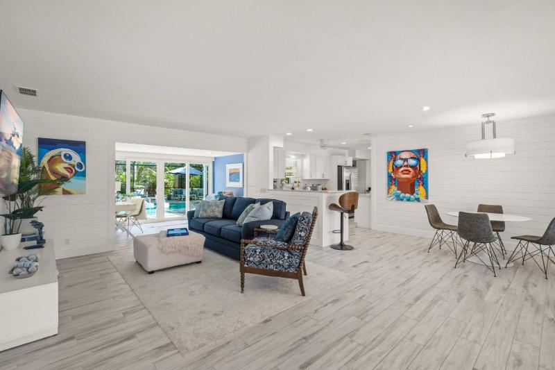 Dockside Getaway on Avenida - image 15