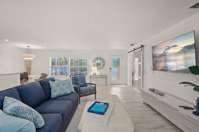 Dockside Getaway on Avenida - image 27