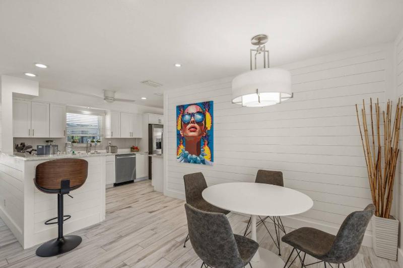Dockside Getaway on Avenida - image 34