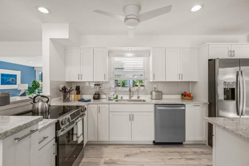 Dockside Getaway on Avenida - image 24