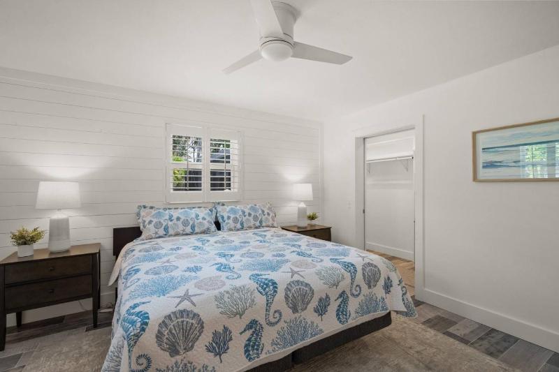 Dockside Getaway on Avenida - image 14