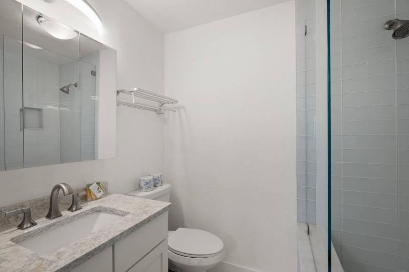 Dockside Getaway on Avenida - image 30