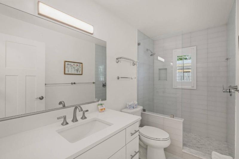Dockside Getaway on Avenida - image 22