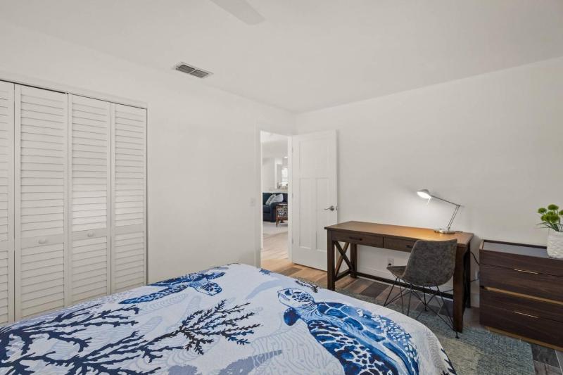 Dockside Getaway on Avenida - image 7