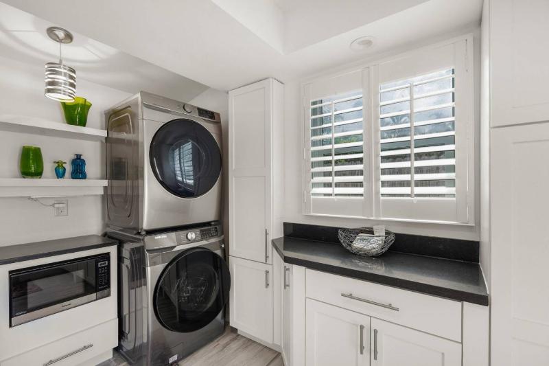 Dockside Getaway on Avenida - image 10