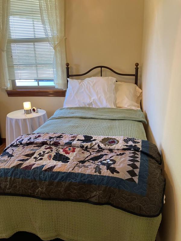 One-Bedroom Apartment image 4