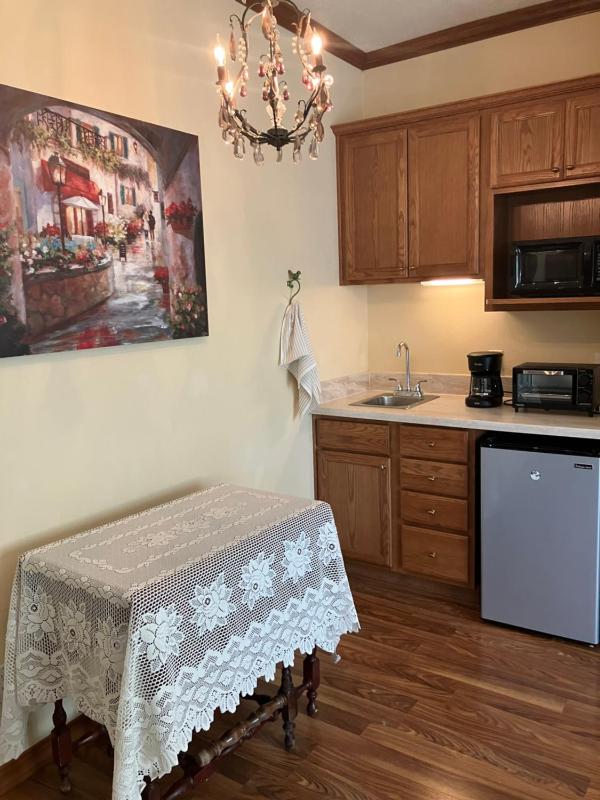 One-Bedroom Apartment image 2