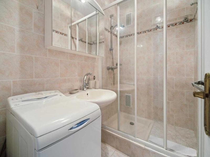 Apt 2BR 4P - Balcony & 5min to Beach Saint-Tropez - image 17