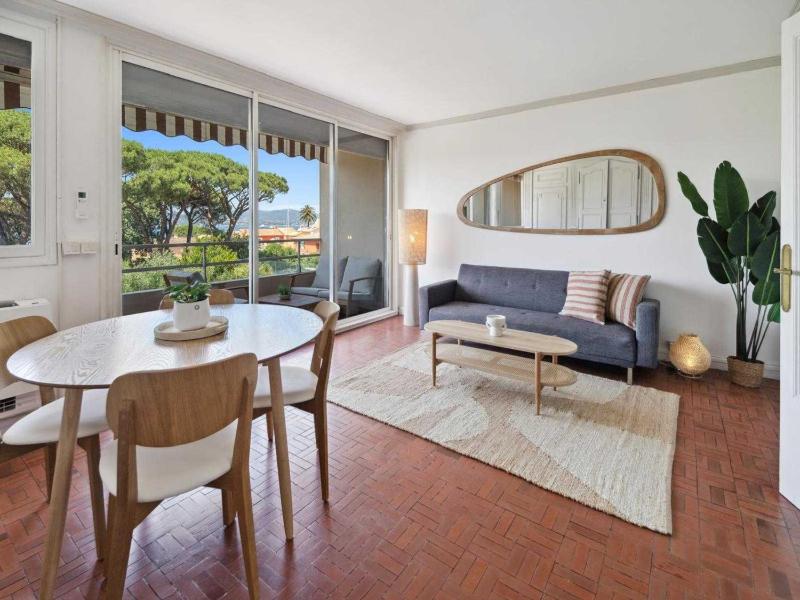 Apt 2BR 4P - Balcony & 5min to Beach Saint-Tropez - image 7