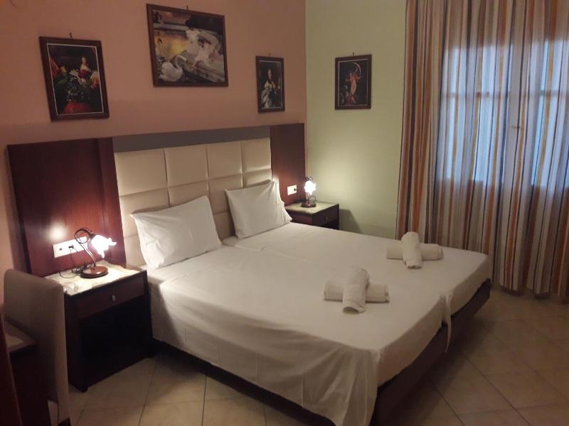 Twin Room image 4