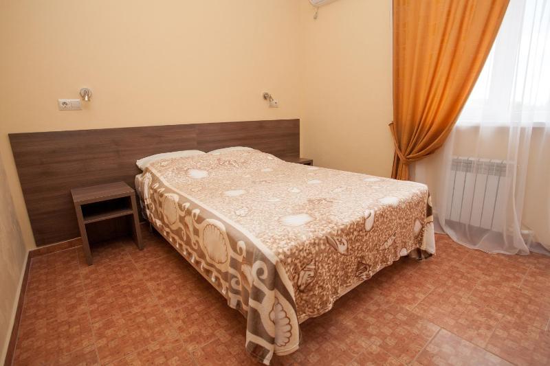 Standard Twin Room image 1