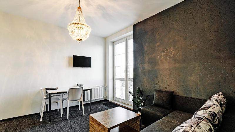 One-Bedroom Suite image 3