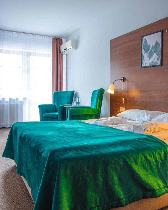 Double or Twin Room image 3