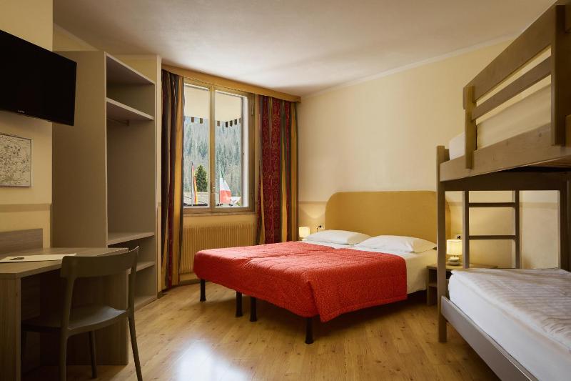 Quadruple Room image 1