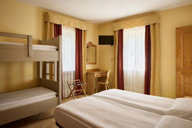Quadruple Room image 3