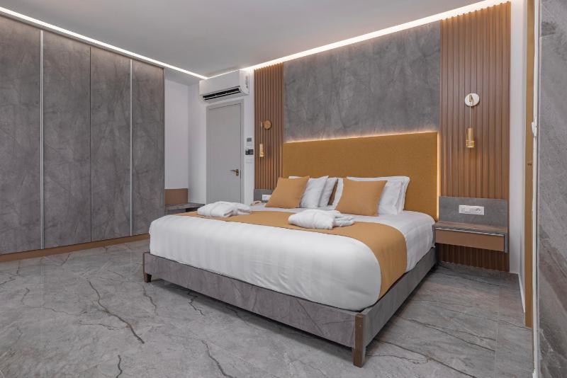 Suite with Balcony image 3