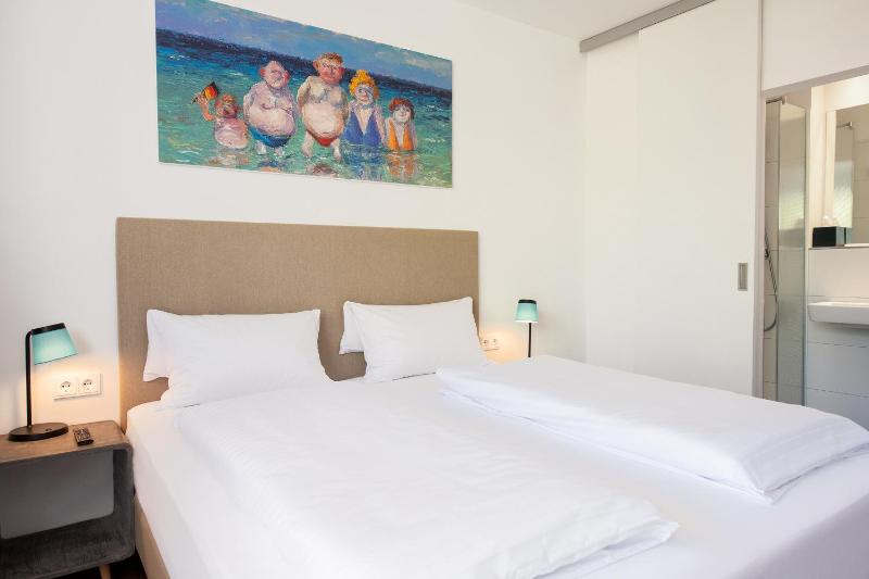 Double Room image 4